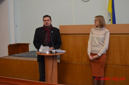 У Житомирі 200 дітей отримали сертифікати про завершення «Школи плавання»