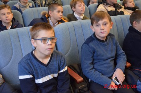 У Житомирі 200 дітей отримали сертифікати про завершення «Школи плавання»