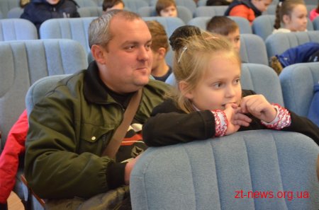 У Житомирі 200 дітей отримали сертифікати про завершення «Школи плавання»