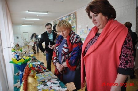 90 дітей Житомирщини передали подарунки, зроблені власноруч, військовим на передову