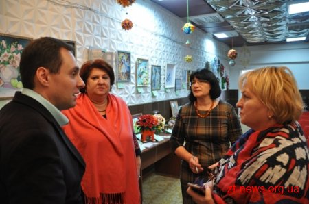 90 дітей Житомирщини передали подарунки, зроблені власноруч, військовим на передову