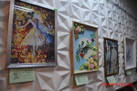 90 дітей Житомирщини передали подарунки, зроблені власноруч, військовим на передову