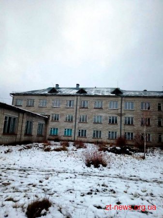 У Словечанській гімназії підрядник перекрив дах у терміни, які поставив перед ним голова ОДА