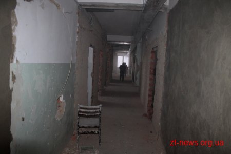 Володимир Ширма оглянув хід ремонтних робіт в «інсультному» відділенні обласної лікарні