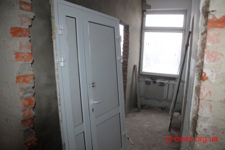 Володимир Ширма оглянув хід ремонтних робіт в «інсультному» відділенні обласної лікарні