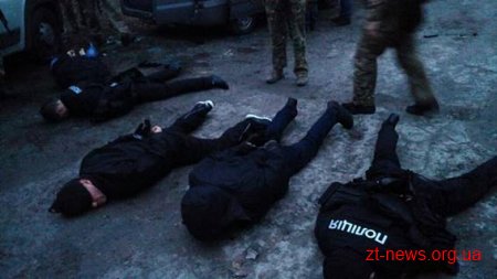 Озброєну групу осіб, які скоювали розбійні напади, затримали правоохоронці
