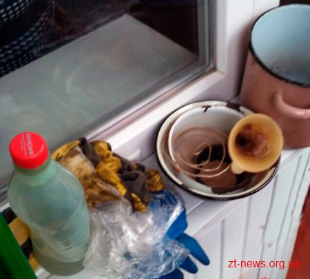 Поліцейські в квартирі житомирянина виявили півкілограма наркотиків