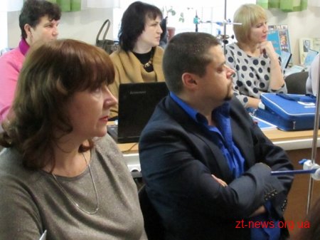 У Житомирі вчителів навчають користуватися новим обладнанням