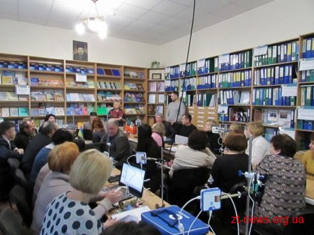 У Житомирі вчителів навчають користуватися новим обладнанням
