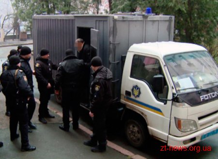 Суд обрав запобіжні заходи членам угрупування, які вкрали золото з машини підприємців