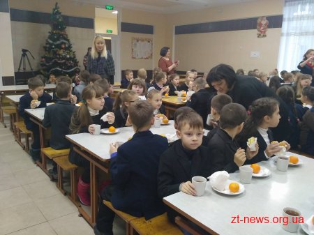 У Житомирі школярів початкової школи годуватимуть новими стравами