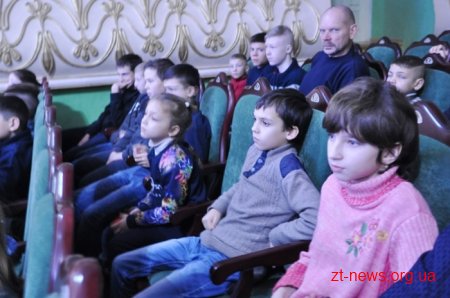 Близько 400 дітей із усієї області переглянули театральну виставу