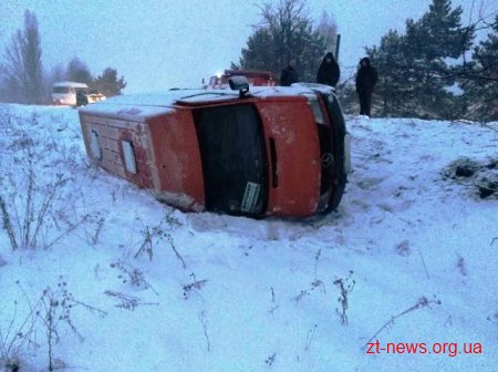 На Житомирщині маршрутка з’їхала у кювет та перекинулась