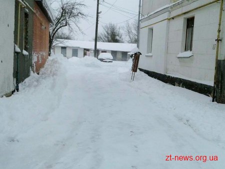 ОСББ у місті Житомирі продемонстрували свою готовність до прибирання прибудинкових територій