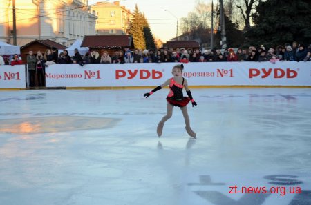 У Житомирі почала діяти ковзанка під відкритим небом