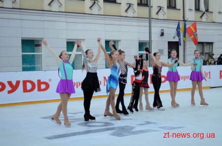 У Житомирі почала діяти ковзанка під відкритим небом