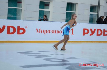 У Житомирі почала діяти ковзанка під відкритим небом