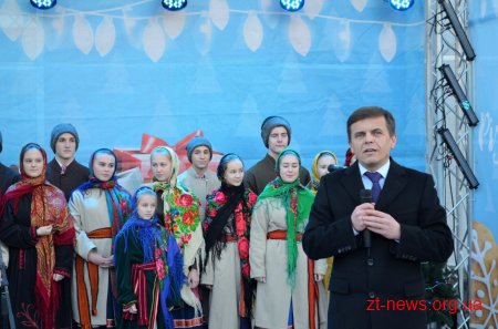 У Житомирі почала діяти ковзанка під відкритим небом
