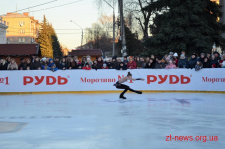 У Житомирі почала діяти ковзанка під відкритим небом