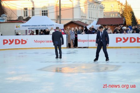 У Житомирі почала діяти ковзанка під відкритим небом