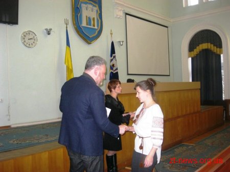 Матвій Хренов вручив премії міського голови педагогам та учням шкіл