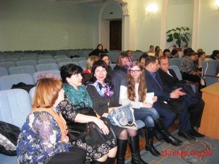 Матвій Хренов вручив премії міського голови педагогам та учням шкіл