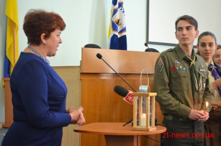 Пластуни передали до Житомирської міської ради Вифлеємський вогонь миру