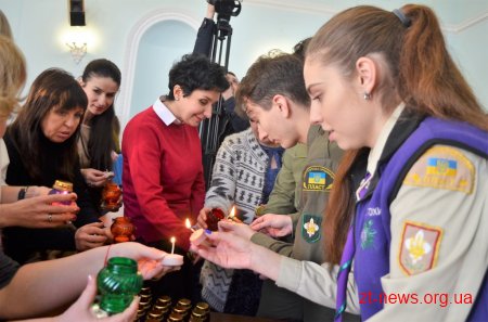 Пластуни передали до Житомирської міської ради Вифлеємський вогонь миру