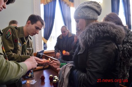 Пластуни передали до Житомирської міської ради Вифлеємський вогонь миру