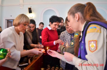 Пластуни передали до Житомирської міської ради Вифлеємський вогонь миру