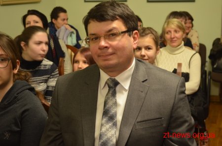 У Житомирі відкрили виставку картин "Різдвяні Барви"