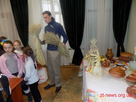 На вихідних житомиряни мали змогу взяти участь у виготовленні різдвяної й новорічної символіки
