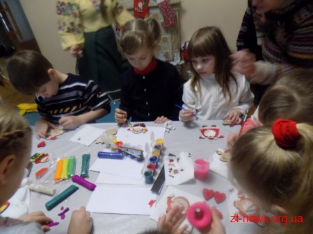 На вихідних житомиряни мали змогу взяти участь у виготовленні різдвяної й новорічної символіки