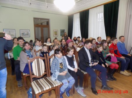 На вихідних житомиряни мали змогу взяти участь у виготовленні різдвяної й новорічної символіки