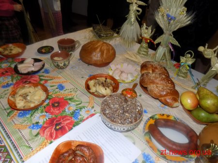 На вихідних житомиряни мали змогу взяти участь у виготовленні різдвяної й новорічної символіки