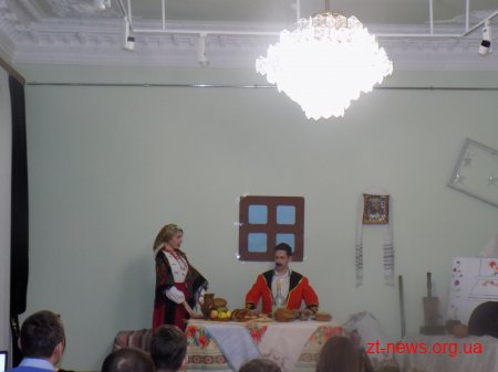 На вихідних житомиряни мали змогу взяти участь у виготовленні різдвяної й новорічної символіки
