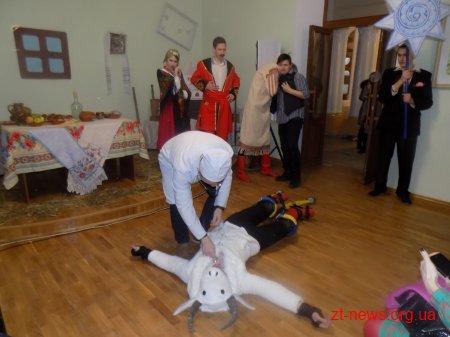 На вихідних житомиряни мали змогу взяти участь у виготовленні різдвяної й новорічної символіки
