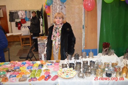 В приміщенні кінотеатру "Жовтень" відбувся благодійний ярмарок «Щедрі долоні»