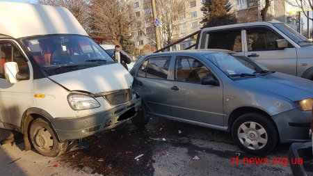 У Житомирі зранку сталася аварія за участю 5 авто