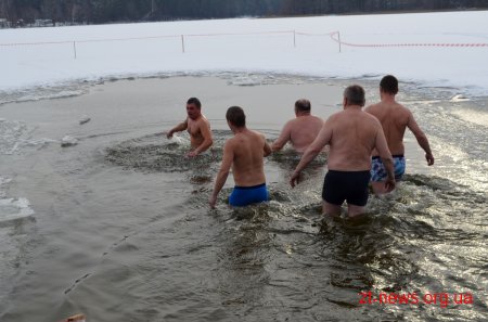 Житомиряни відзначили Водохреща традиційним купанням в Тетереві