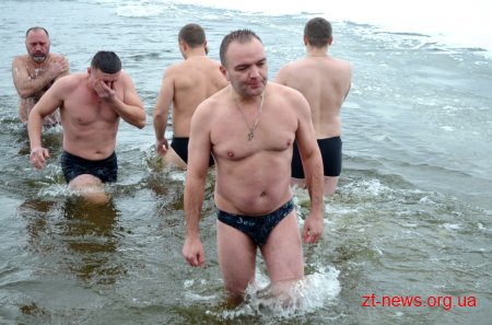 Житомиряни відзначили Водохреща традиційним купанням в Тетереві