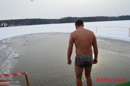 Житомиряни відзначили Водохреща традиційним купанням в Тетереві