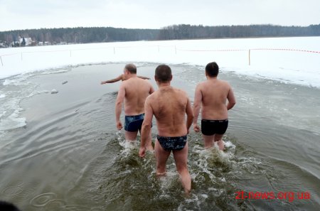 Житомиряни відзначили Водохреща традиційним купанням в Тетереві