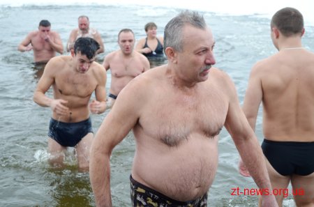 Житомиряни відзначили Водохреща традиційним купанням в Тетереві