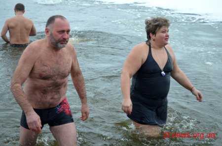 Житомиряни відзначили Водохреща традиційним купанням в Тетереві