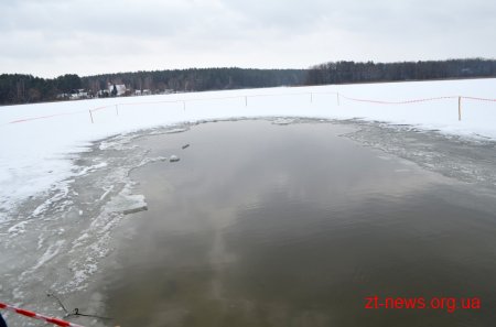 Як правильно та безпечно занурюватись у воду на Водохреща