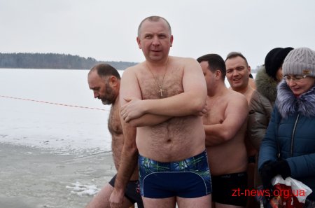Житомиряни відзначили Водохреща традиційним купанням в Тетереві