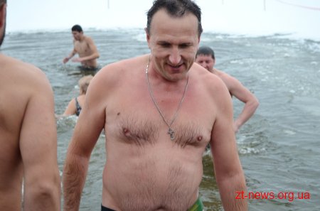 Житомиряни відзначили Водохреща традиційним купанням в Тетереві