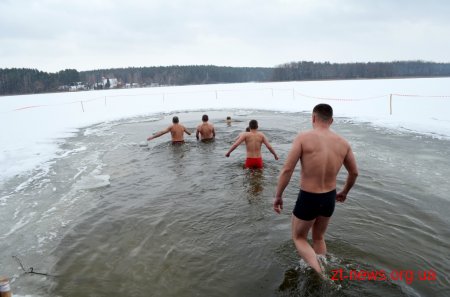 Житомиряни відзначили Водохреща традиційним купанням в Тетереві