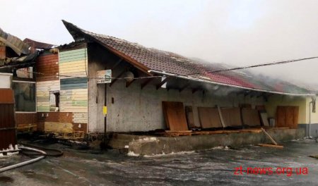 У Новоград-Волинському згорів магазин будівельних матеріалів